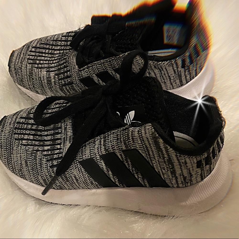 *KIDS ADIDAS SHOES, BLACK & WHITE* (SZ 7C)